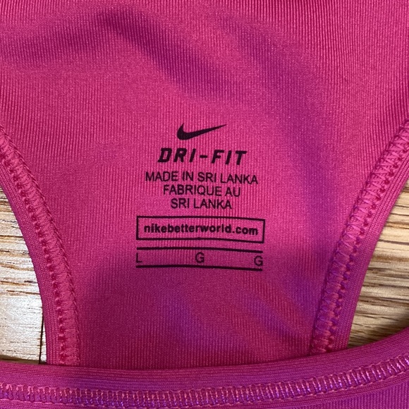 Nike women’s large pink sports bra - Picture 3 of 4